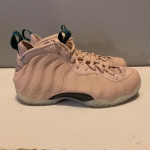 Nike Air Foamposite One Particle Beige Size 7.5